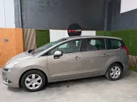 Usado Peugeot 5008 Premium 110 CV (80 kW) 2010 Beige Monovolumen