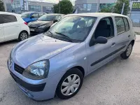 Usado Renault Clio II Campus 65 CV (47 kW) 2004 Gris / plata Berlina