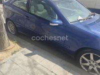 Usado Mercedes C200 163 CV (119 kW) 2002 Azul Berlina