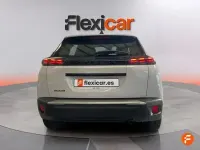 Usado Peugeot 2008 Allure 100 CV (73 kW) 2024 Blanco SUV