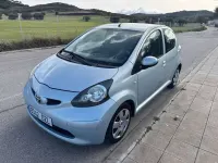 Usado Toyota Aygo 54 CV (39 kW) 2006 Azul Utilitario
