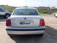 Usado VW Passat Highline 125 CV (91 kW) 1999 Gris / plata Berlina