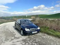 Używany Mercedes C220 Avantgarde 143 KM (105 kW) 2001 Niebieski Sedan/Limuzyna