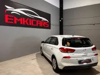 Usado Hyundai i30 95 CV (69 kW) 2017 Blanco Berlina