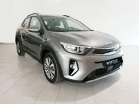 Usado Kia Stonic 101 CV (74 kW) 2024 Gris SUV