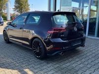Usado VW Golf VII GTI 2018 Negro metalizado Utilitario