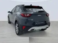 Usado Kia Stonic GT-Line 100 CV (73 kW) 2022 Gris SUV