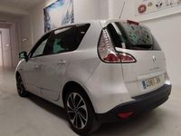 Usado Renault Scénic III Bose Edition 130 CV (95 kW) 2014 Gris / plata Monovolumen