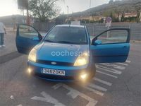 Usado Ford Fiesta Trend 80 CV (58 kW) 2005 Azul Utilitario