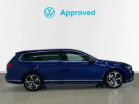 Usado VW Passat R-line 150 CV (110 kW) 2024 Azul Familiar
