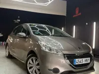 Usado Peugeot 208 Active 82 CV (60 kW) 2013 Marrón Utilitario