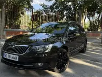 Usado Skoda Superb Exclusive 170 CV (125 kW) 2013 Granate Familiar