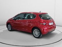 Usado Peugeot 208 Allure 111 CV (81 kW) 2017 Rojo Utilitario