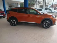 Usado Peugeot 2008 Allure 130 CV (95 kW) 2023 Naranja SUV