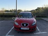 Usado Seat Leon Reference 140 CV (102 kW) 2005 Rojo Utilitario
