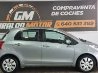 Usado Toyota Yaris 90 CV (66 kW) 2006 Gris / plata Berlina