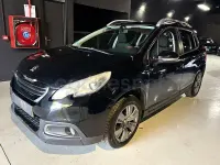 Usado Peugeot 2008 Allure 120 CV (88 kW) 2015 Negro SUV