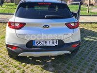 Usado Kia Stonic 120 CV (88 kW) 2019 Gris / plata SUV