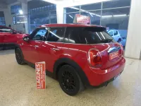 Usado Mini ONE 102 CV (75 kW) 2017 Rojo Utilitario