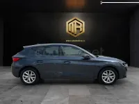 Usado Seat Leon Style 130 CV (95 kW) 2022 Gris / plata Berlina