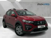Usado Dacia Sandero Comfort 91 CV (66 kW) 2021 Rojo Berlina