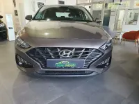 Usado Hyundai i30 110 CV (80 kW) 2022 Gris / plata Berlina