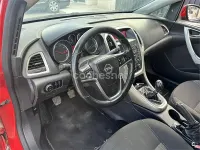 Usado Opel Astra Selective 95 CV (69 kW) 2012 Rojo Familiar