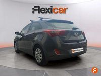 Usado Hyundai i30 100 CV (73 kW) 2017 Gris / plata Berlina