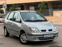 Usado Renault Scenic E-Tech 110 CV (80 kW) 2002 Gris / plata Monovolumen
