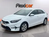 Usado Kia Ceed 136 CV (100 kW) 2023 Blanco Utilitario