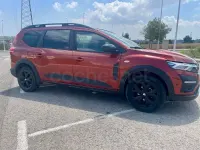 Usado Dacia Jogger Extreme 100 CV (73 kW) 2021 Granate Monovolumen