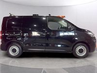 Usado Opel Vivaro 102 HP (75 kW) 2022 Preto Monovolume