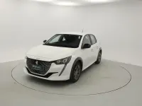 Begagnad Peugeot e-208 Active 100 kW (136 HK) 2023 Vit Halvkombi