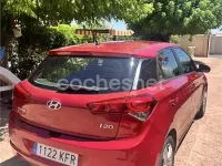 Usado Hyundai i20 84 CV (61 kW) 2017 Rojo Berlina