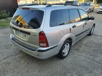 Usado Ford Focus Ghia 115 CV (84 kW) 2004 Gris / plata Familiar