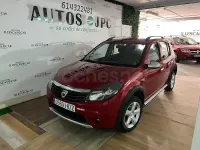 Usado Dacia Sandero Stepway 85 CV (62 kW) 2011 Granate Berlina