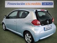 Usado Toyota Aygo 68 CV (50 kW) 2006 Gris / plata Utilitario
