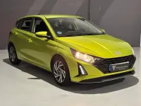 Usado Hyundai i20 84 CV (61 kW) 2023 Verde Berlina
