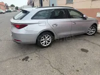 Usado Seat Leon Style 115 CV (84 kW) 2023 Gris / plata Familiar