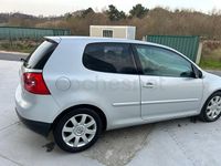 Usado VW Golf IV Highline 105 CV (77 kW) 2005 Gris / plata Berlina