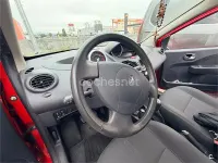 Usado Renault Twingo Dynamique 65 CV (47 kW) 2010 Rojo Utilitario