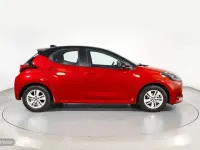 Usado Toyota Yaris Edition 125 CV (91 kW) 2022 Rojo Utilitario