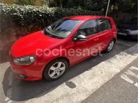 Usado VW Golf VII Advance 105 CV (77 kW) 2012 Rojo Berlina