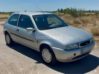 Usado Ford Fiesta 75 CV (55 kW) 1998 Gris / plata Utilitario