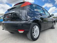 Usado Ford Focus Ghia 100 HP (73 kW) 2003 Preto Sedan