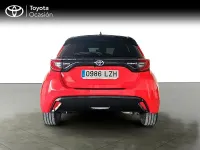 Usado Toyota Yaris Plus 116 CV (85 kW) 2022 Rojo Utilitario