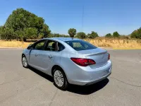 Usado Opel Astra Selective 115 CV (84 kW) 2014 Gris / plata Berlina