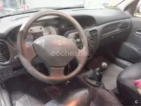 Usado Renault Mégane Coupé Dynamique 95 CV (69 kW) 2002 Amarillo Coupe