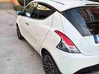 Usado Lancia Ypsilon Gold 69 CV (50 kW) 2015 Blanco Utilitario