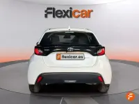 Usado Toyota Yaris Comfort 125 CV (91 kW) 2023 Blanco Utilitario